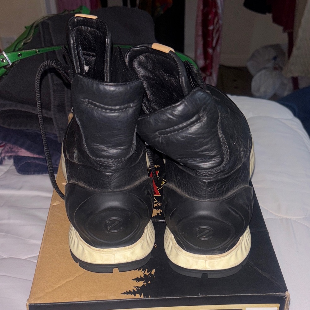 Ecco Black and Cream Leather Boots - Picture 3 of 11